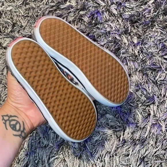 Rare slip on Peanuts Vans 9.5C clean bottoms! - Picture 4 of 4
